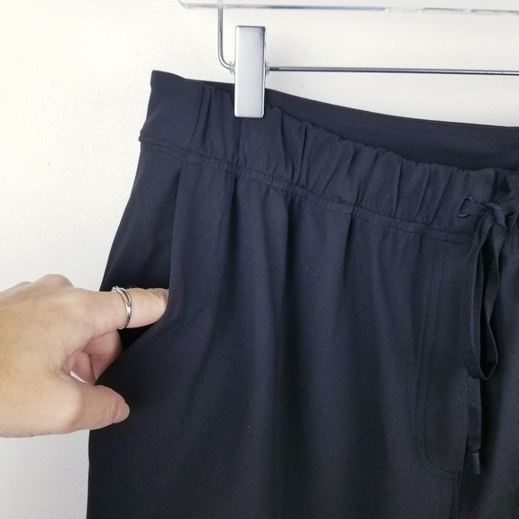 Lululemon Women's Black Jogger Pants - Picture 4 of 7